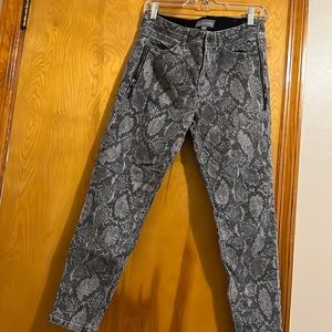 Printed denim size 10P with pockets and zipper for style . Gently worn no tags